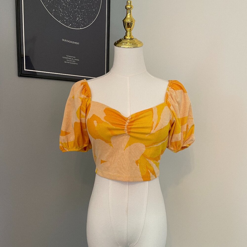 ✨3/$20✨ NWOT Zara Jacquard Puff Sleeve Crop Top